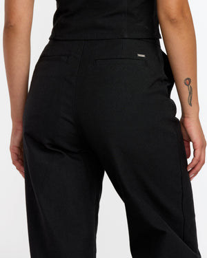 Bonnie Pant - RVCA