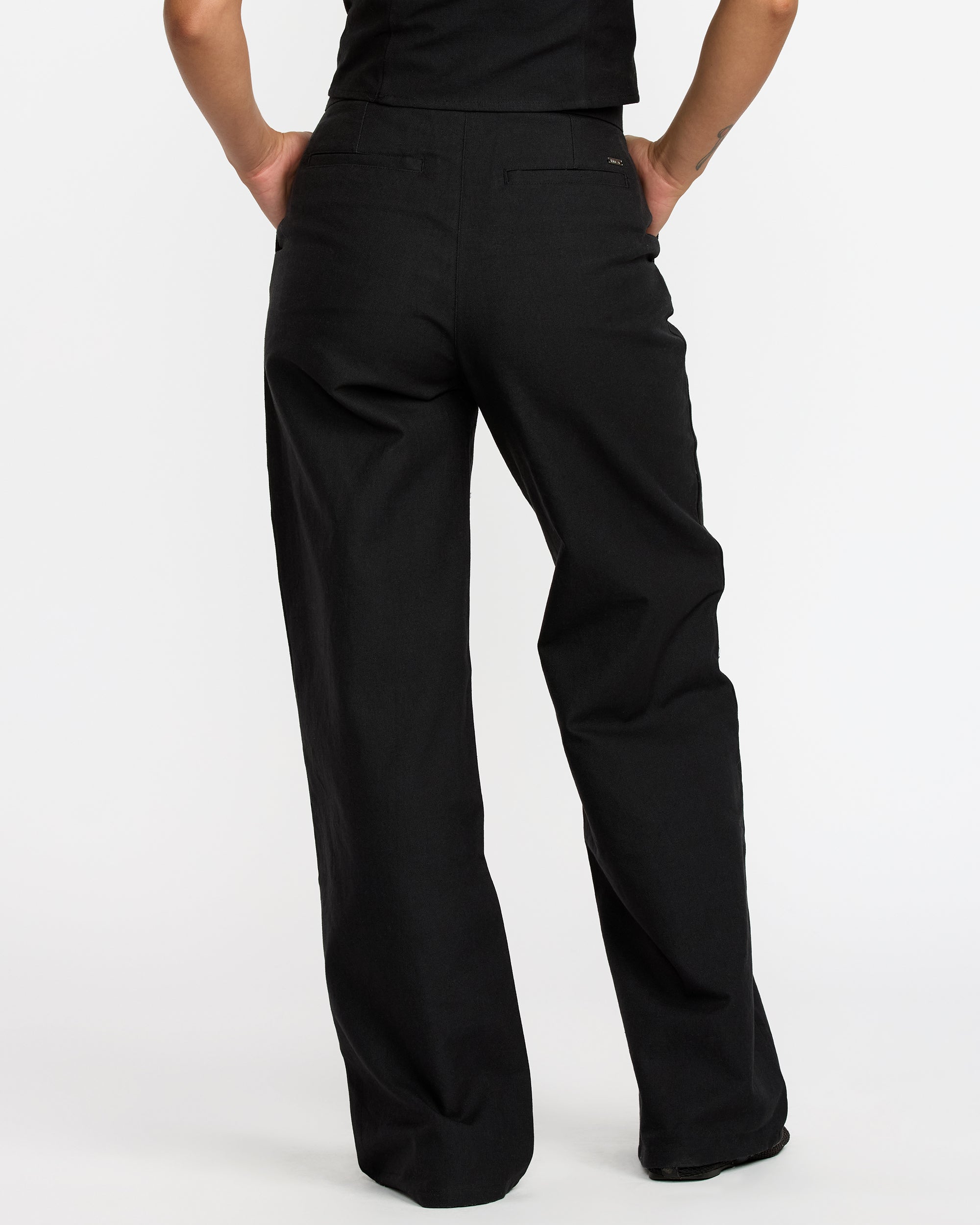 Bonnie Pant - RVCA