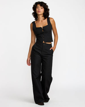 Bonnie Pant - RVCA