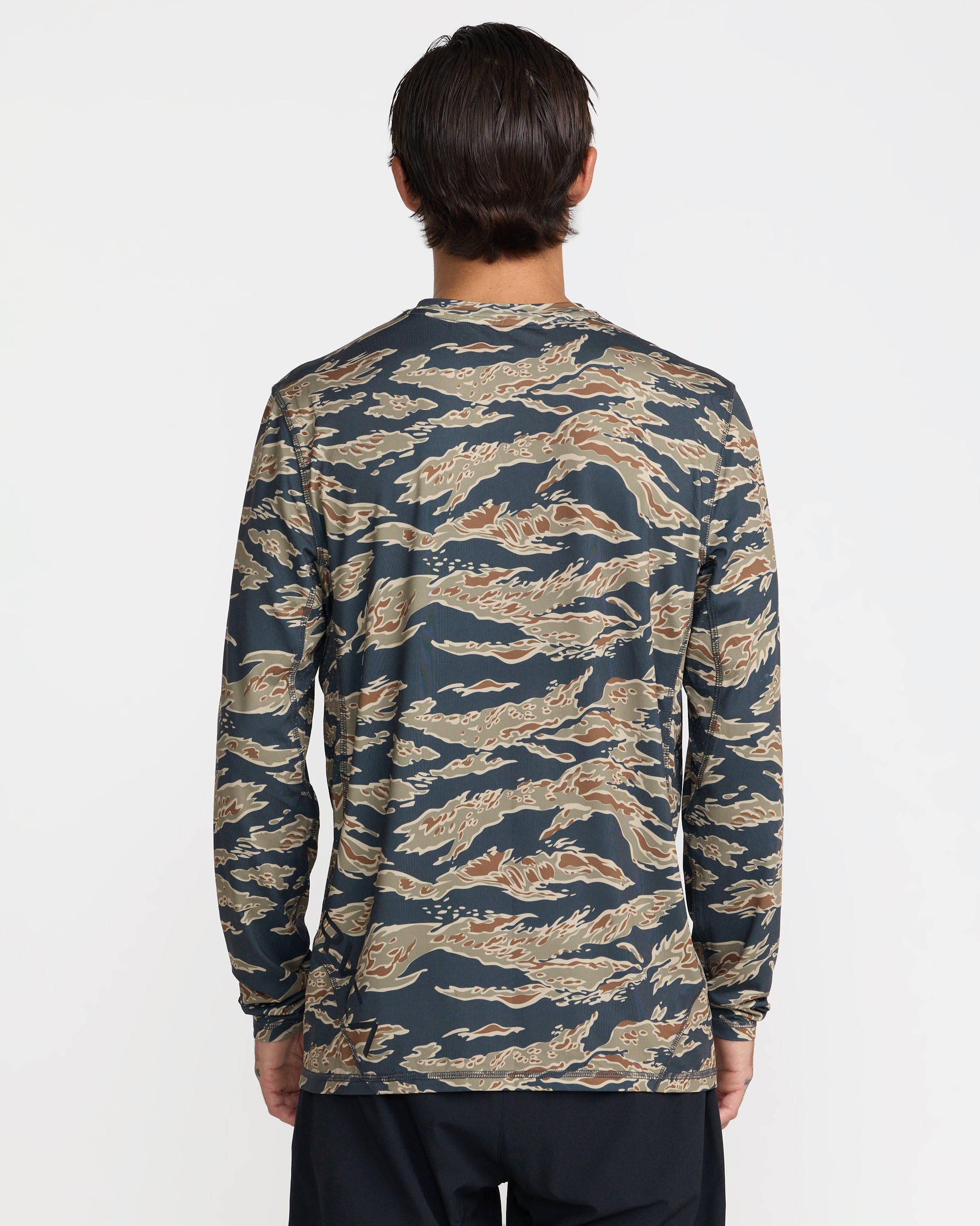 ウィンダンシー　TIGER CAMO SHIRT LS　黒S Sport Vent Long Sleeve Tee – RVCA