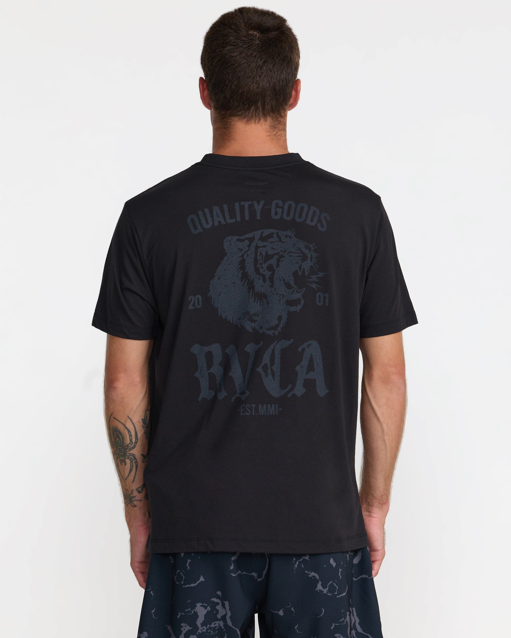 ビッグ・キャット UAR Big Cat Short Sleeve Tee – RVCA
