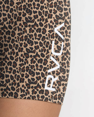 VA Essential Logo Bike Short