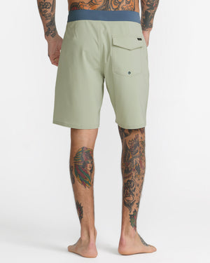 VA Solid Boardshort