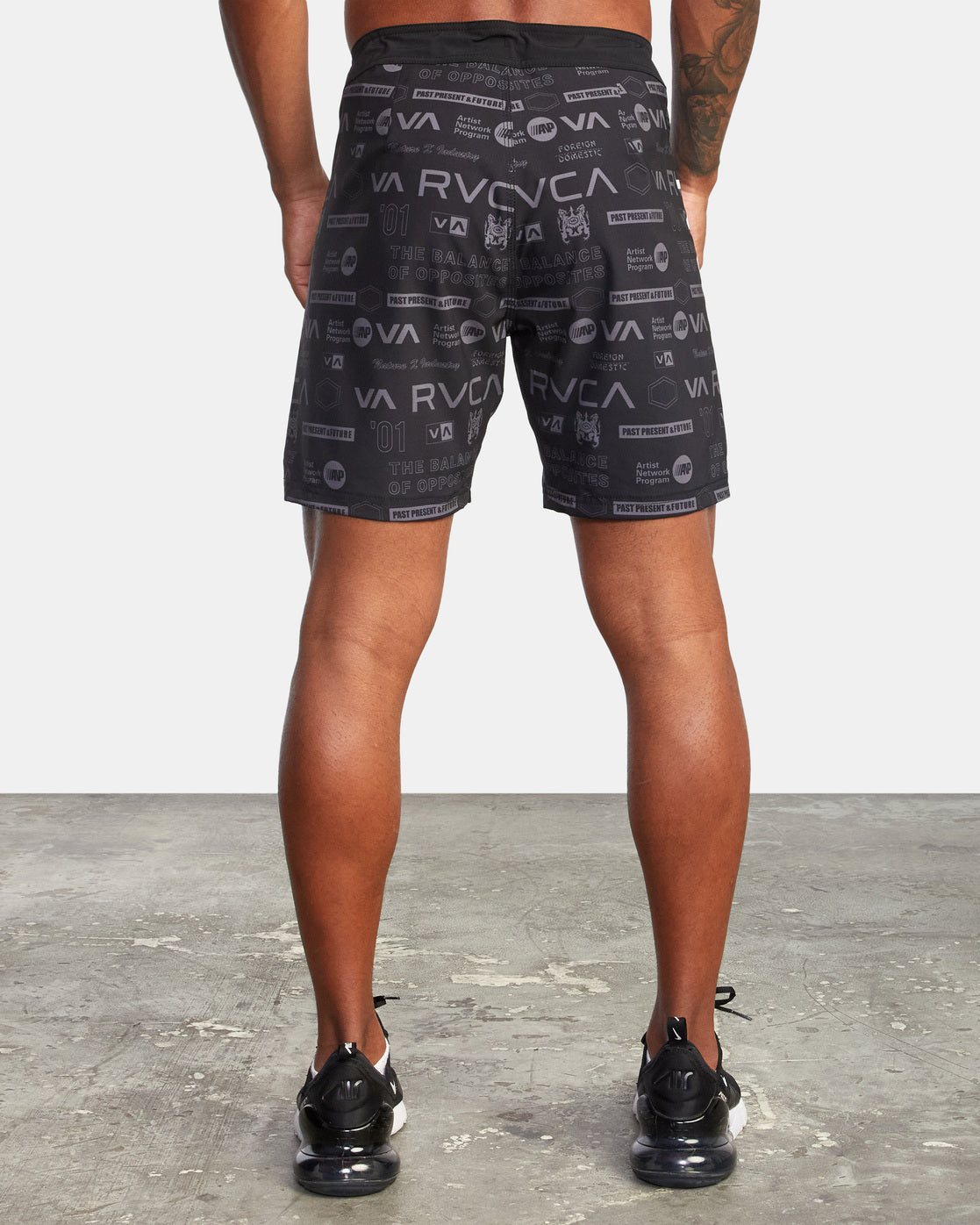 RVCA Grappler shorts on sale size Large